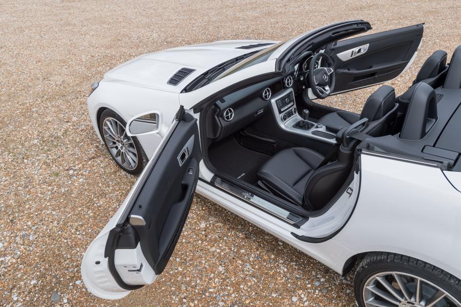 Детали экстерьера Mercedes-Benz SLC180 AMG Line (R172) 2016 года  (UK) (фото 23 из 40)